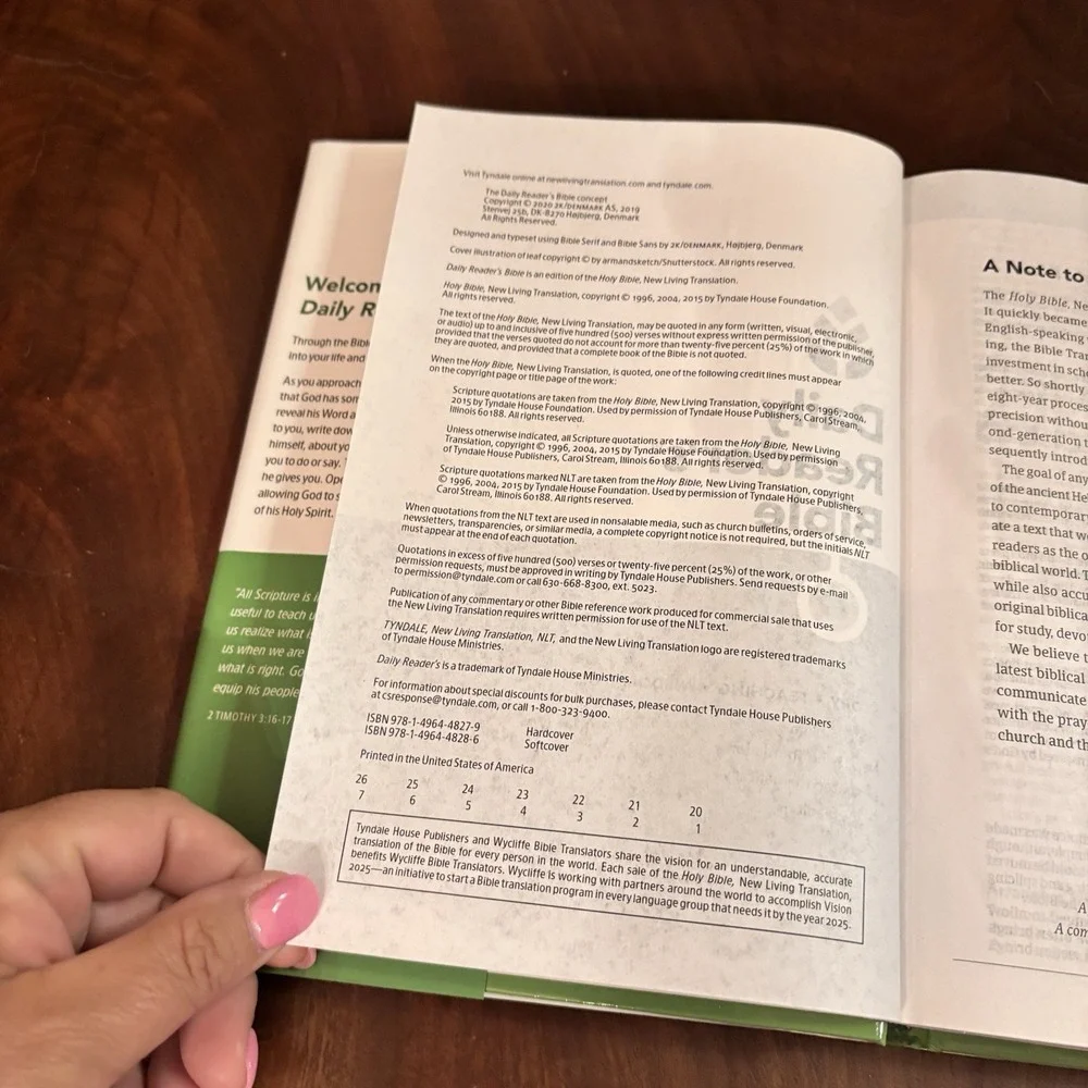 Daily‎ Reader's Bible NLT New Living Translation 365 Readings Tyndale HC 2015
